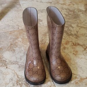 Childrens size 26 Gucci rain boots.
